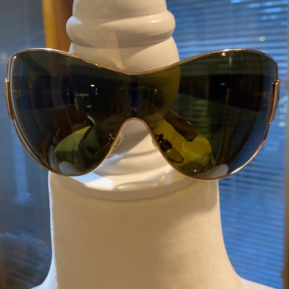 PRICE🔥DROP🔥CHANEL SUNGLASSES 100%AUTHENTIC - Picture 4 of 16